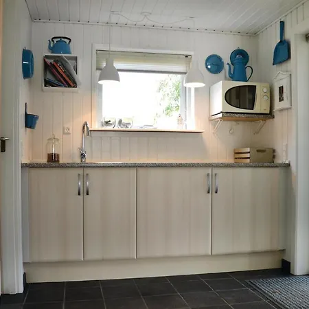 Casa de Férias Three-bedroom Holiday In Ulfborg Fjand Gårde